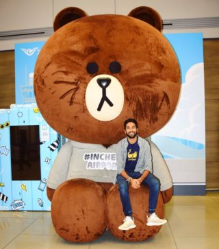 Chilling with my @linefriends @linefriends_kr @incheon_airport ⁣ ⁣ 📷by @guoste_t ⁣ ⁣ #BROWN #IncheonAirport #visitSeoul #visitKorea #visit_Korea #canariosporelmundo #WorldPackerLife